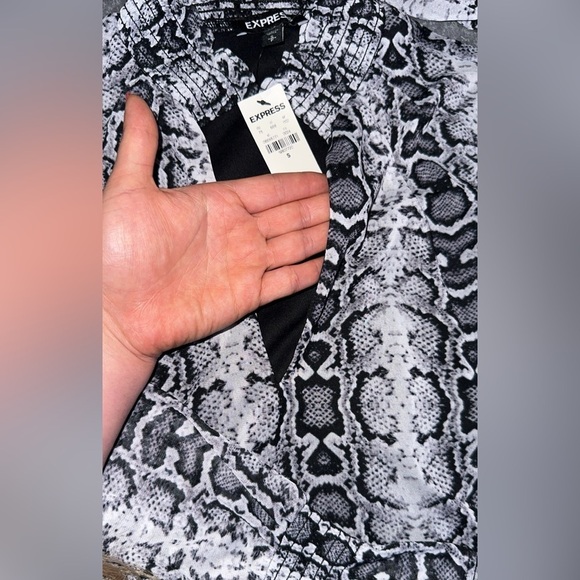 Express Blouse - Picture 5 of 5